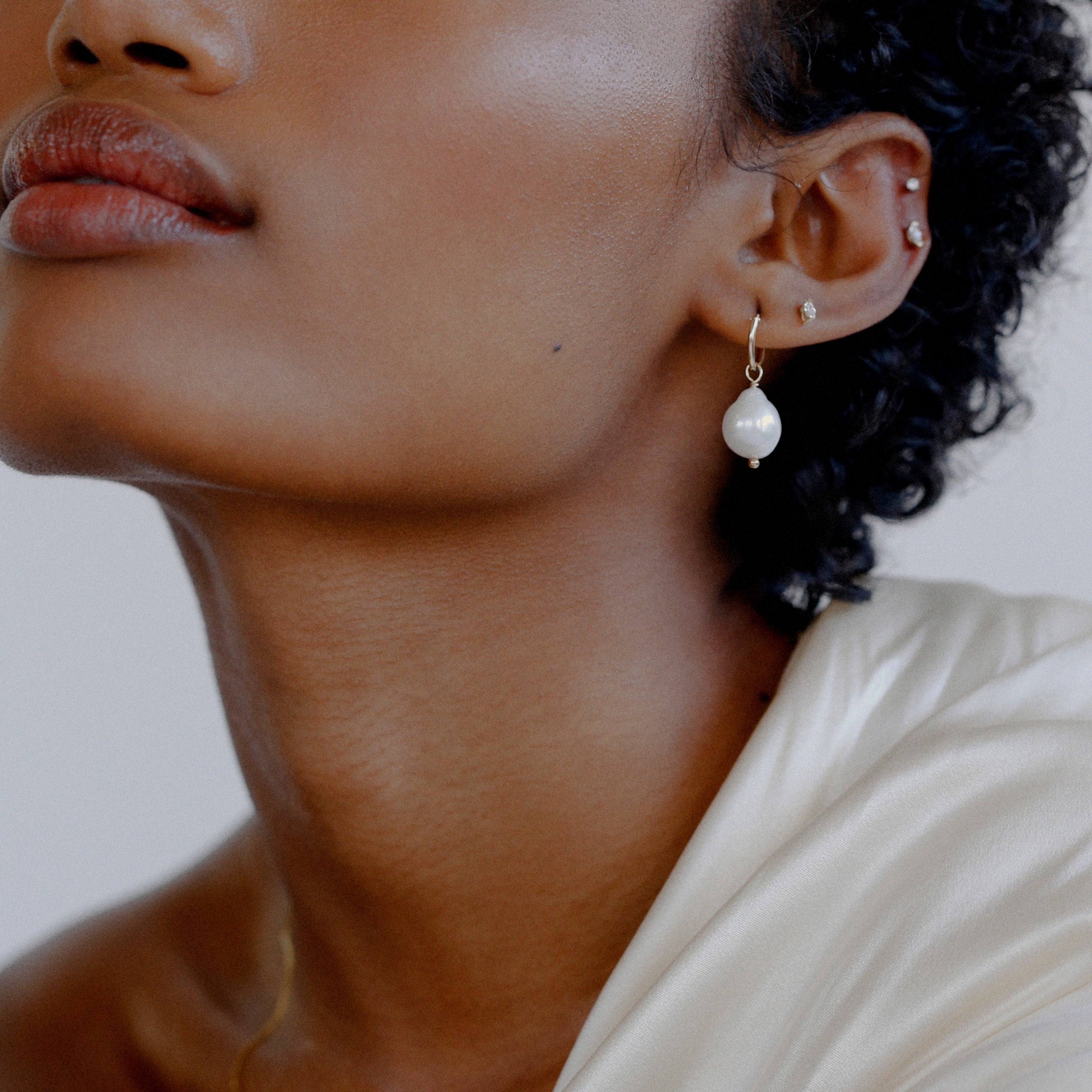 Mini Nora Pearl Hoops